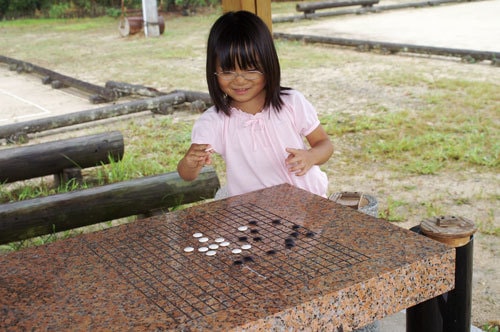 碁盤目入りテーブル