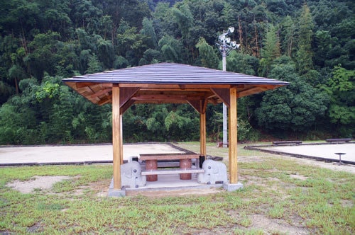 碁盤目入りテーブル